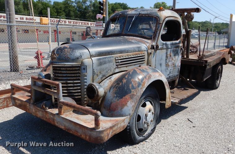 image for item JX9148 1946 International KS6-250  winch truck