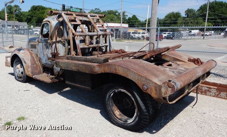 image for item JX9148 1946 International KS6-250  winch truck