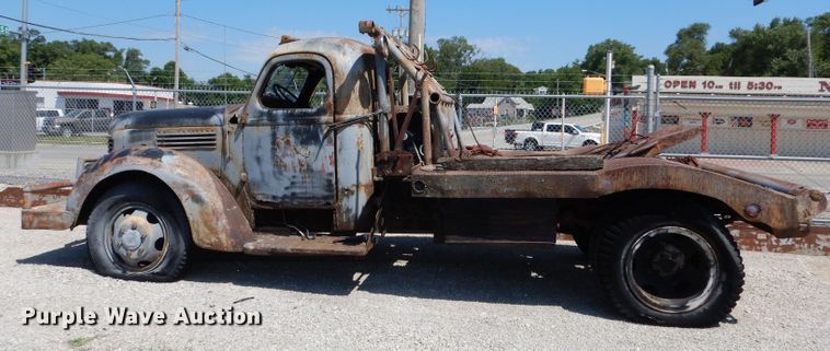 image for item JX9148 1946 International KS6-250  winch truck