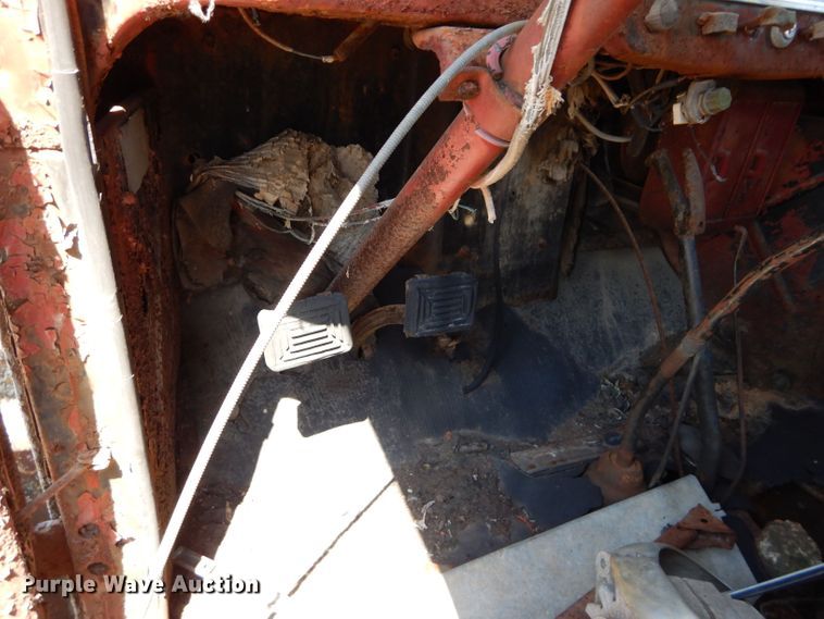 image for item JX9148 1946 International KS6-250  winch truck