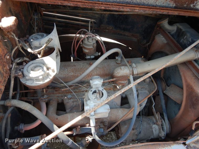 image for item JX9148 1946 International KS6-250  winch truck