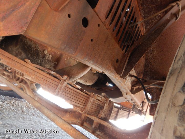 image for item JX9148 1946 International KS6-250  winch truck