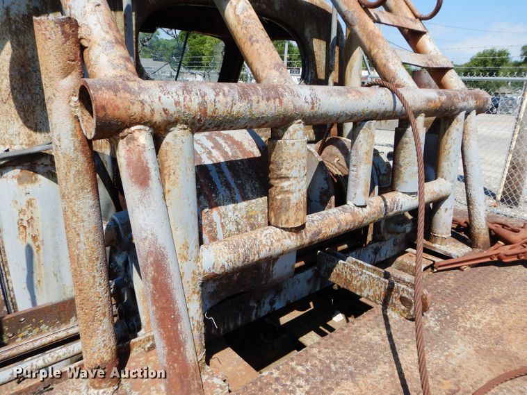 image for item JX9148 1946 International KS6-250  winch truck