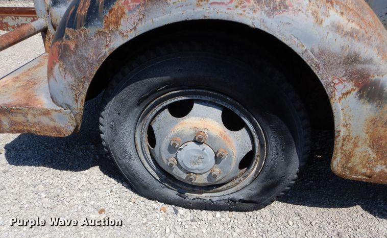 image for item JX9148 1946 International KS6-250  winch truck