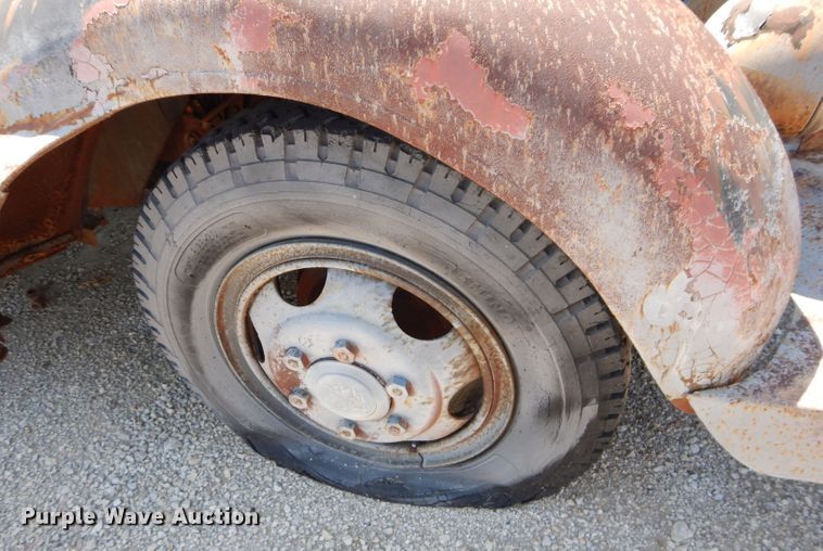 image for item JX9148 1946 International KS6-250  winch truck