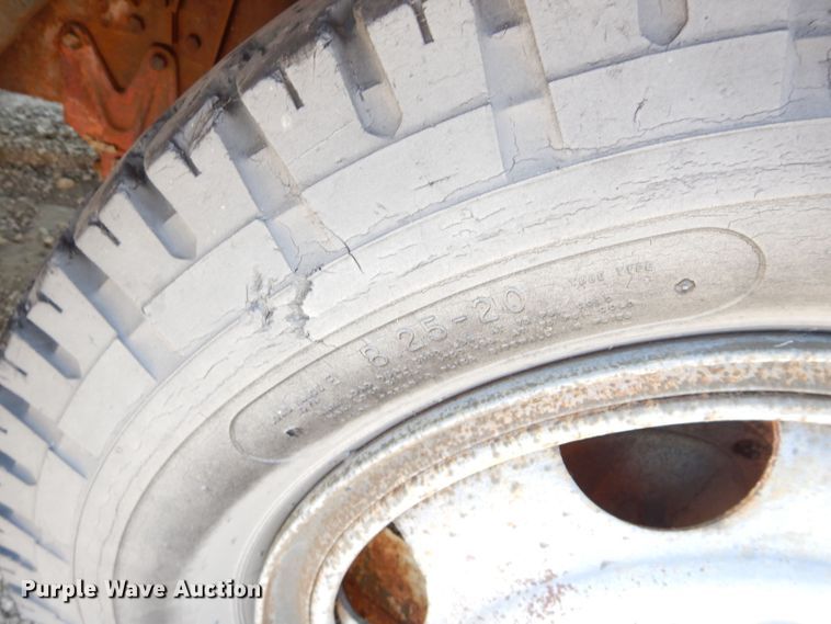 image for item JX9148 1946 International KS6-250  winch truck