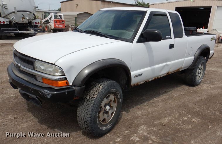 image for item KN9817 2003 Chevrolet S10  Ext. Cab pickup truck