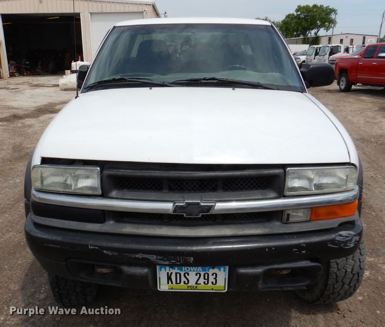 image for item KN9817 2003 Chevrolet S10  Ext. Cab pickup truck