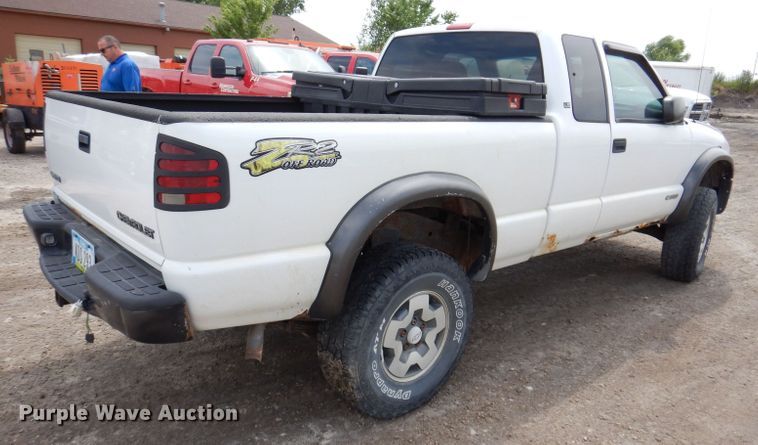 image for item KN9817 2003 Chevrolet S10  Ext. Cab pickup truck