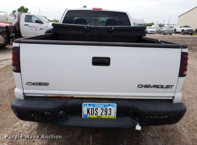 image for item KN9817 2003 Chevrolet S10  Ext. Cab pickup truck