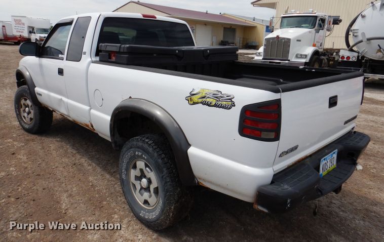 image for item KN9817 2003 Chevrolet S10  Ext. Cab pickup truck