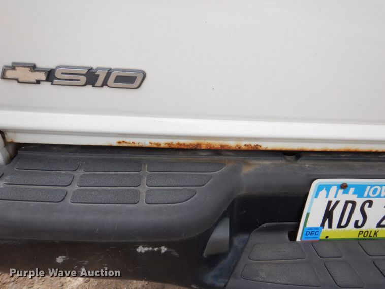 image for item KN9817 2003 Chevrolet S10  Ext. Cab pickup truck