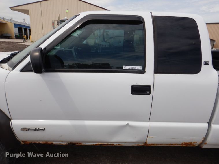 image for item KN9817 2003 Chevrolet S10  Ext. Cab pickup truck