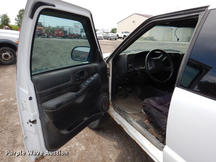 image for item KN9817 2003 Chevrolet S10  Ext. Cab pickup truck