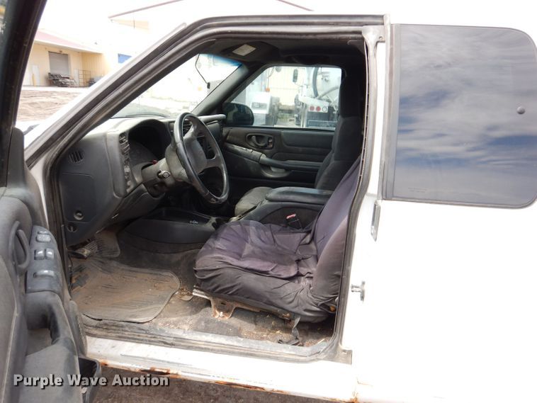 image for item KN9817 2003 Chevrolet S10  Ext. Cab pickup truck