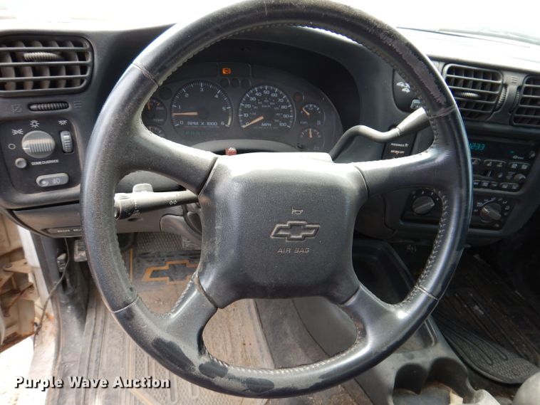 image for item KN9817 2003 Chevrolet S10  Ext. Cab pickup truck