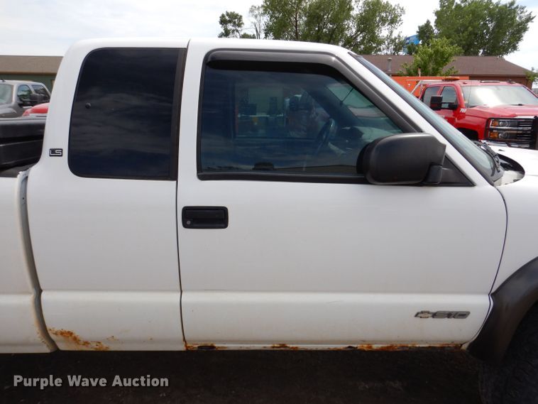 image for item KN9817 2003 Chevrolet S10  Ext. Cab pickup truck