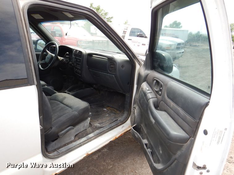 image for item KN9817 2003 Chevrolet S10  Ext. Cab pickup truck