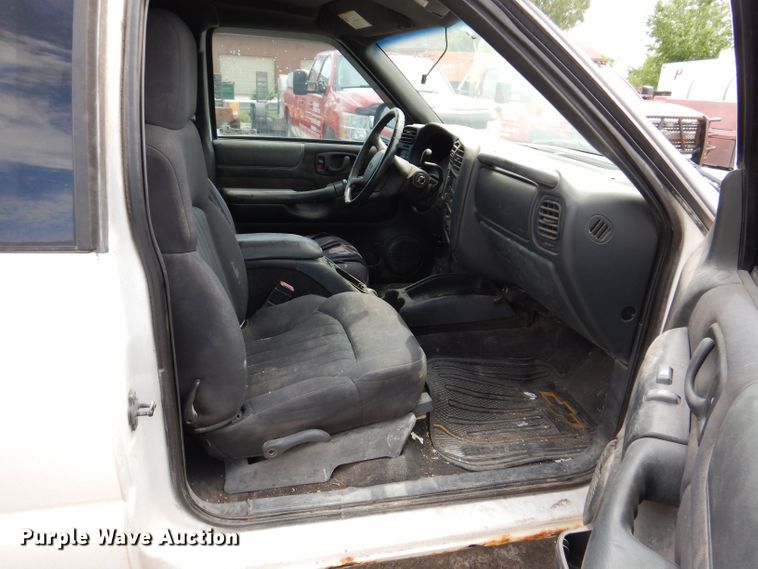 image for item KN9817 2003 Chevrolet S10  Ext. Cab pickup truck