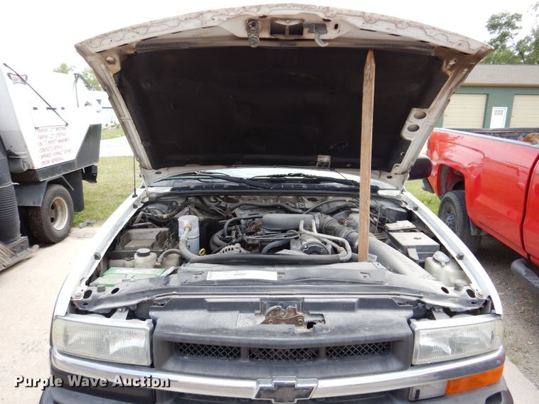 image for item KN9817 2003 Chevrolet S10  Ext. Cab pickup truck