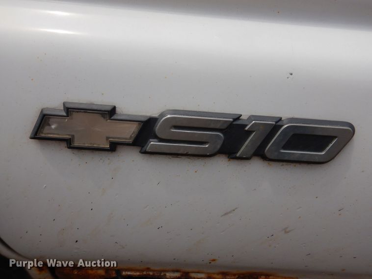 image for item KN9817 2003 Chevrolet S10  Ext. Cab pickup truck