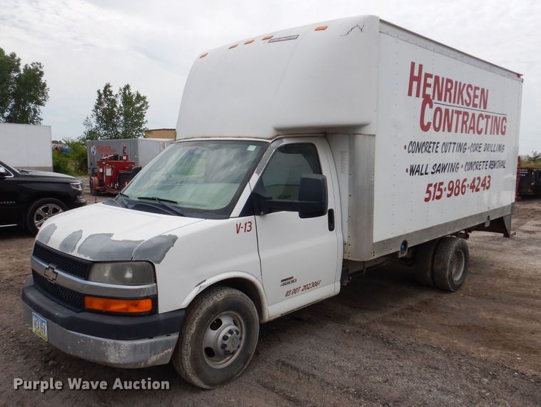 image for item KN9821 2011 Chevrolet Express G4500  box truck