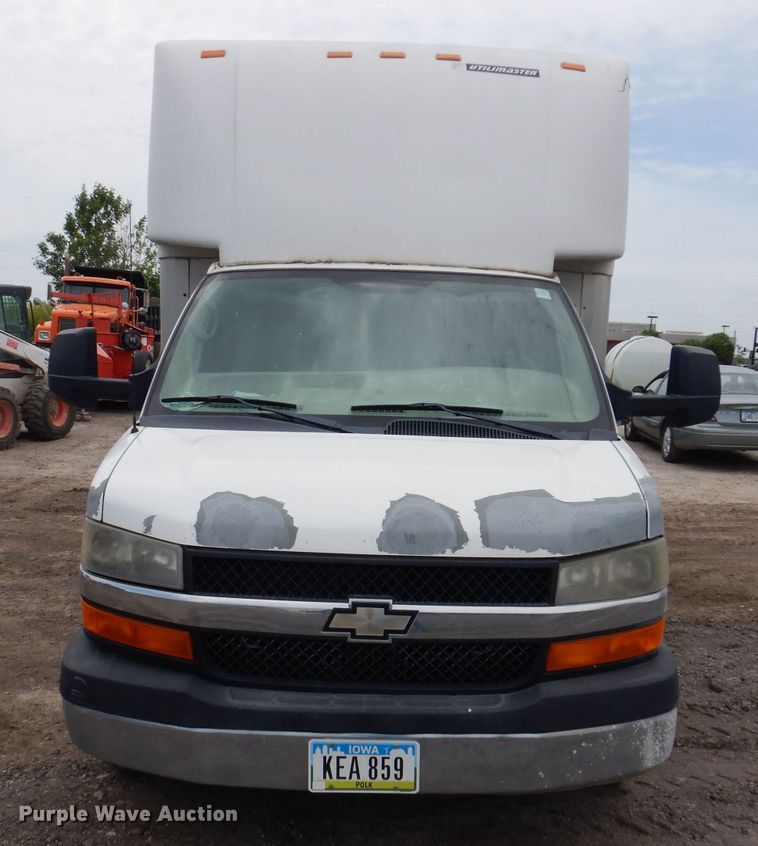 image for item KN9821 2011 Chevrolet Express G4500  box truck