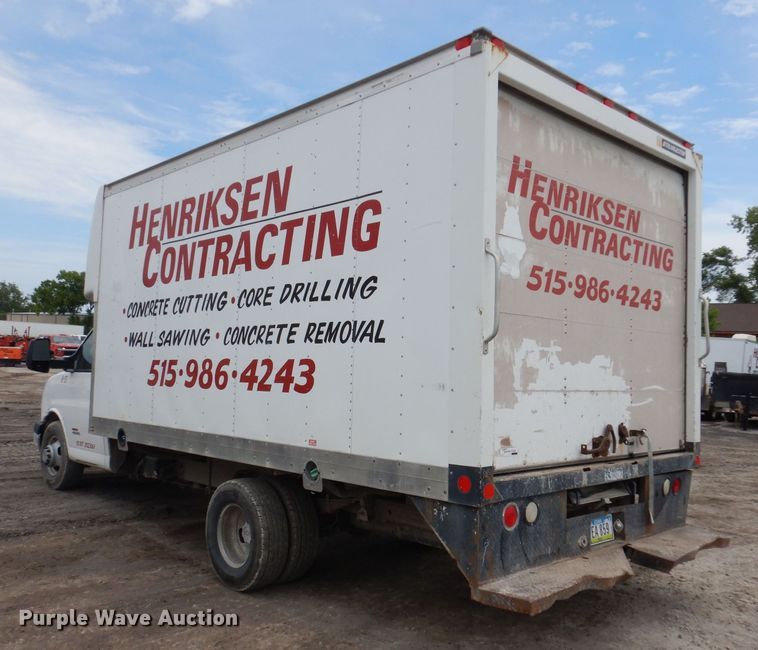 image for item KN9821 2011 Chevrolet Express G4500  box truck