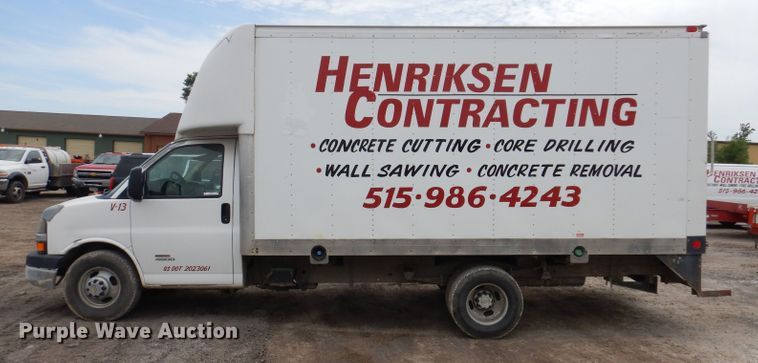 image for item KN9821 2011 Chevrolet Express G4500  box truck