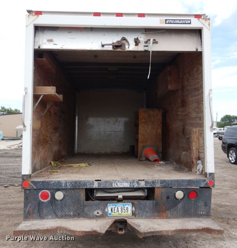 image for item KN9821 2011 Chevrolet Express G4500  box truck