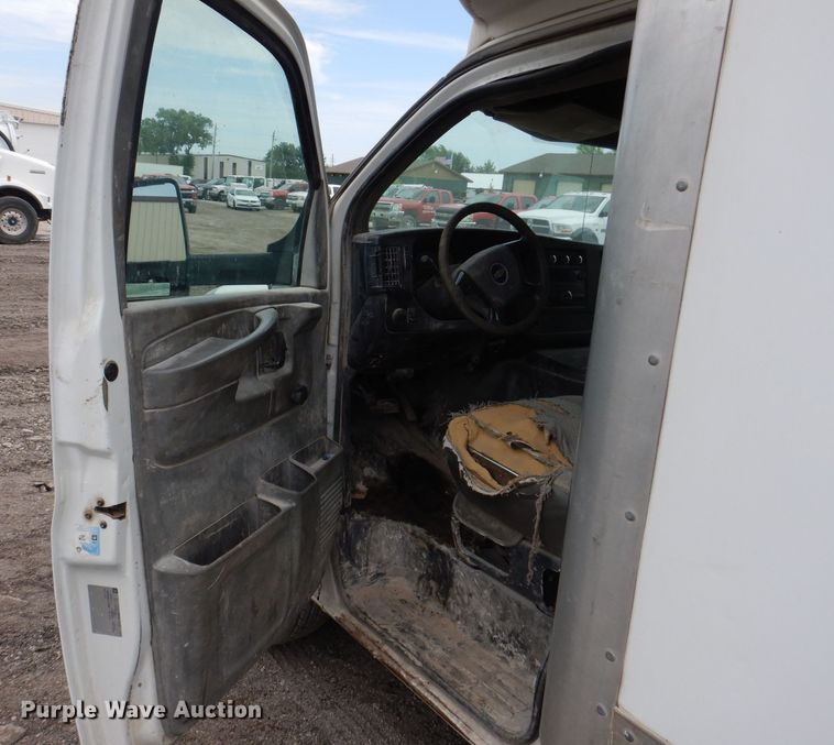 image for item KN9821 2011 Chevrolet Express G4500  box truck