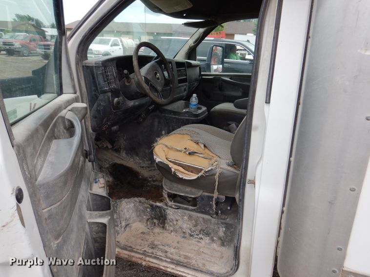 image for item KN9821 2011 Chevrolet Express G4500  box truck