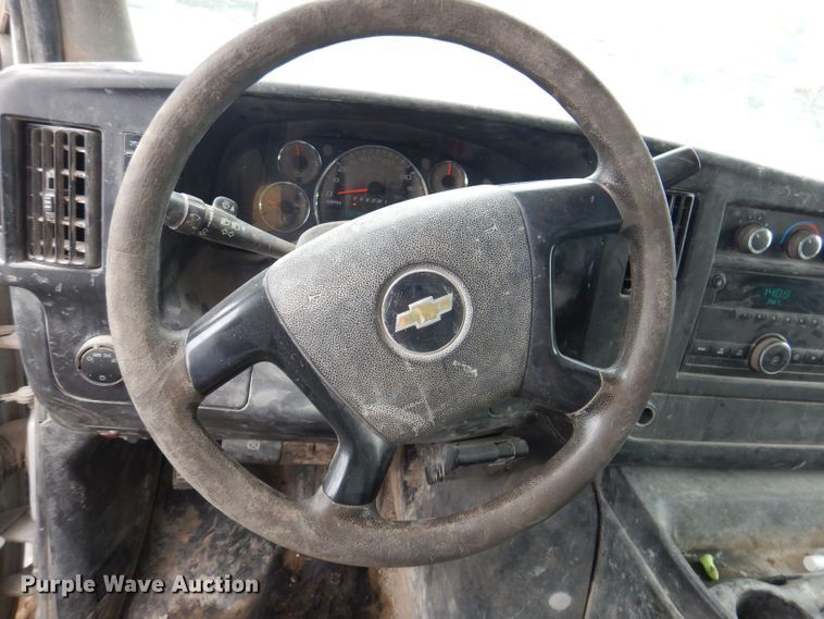 image for item KN9821 2011 Chevrolet Express G4500  box truck