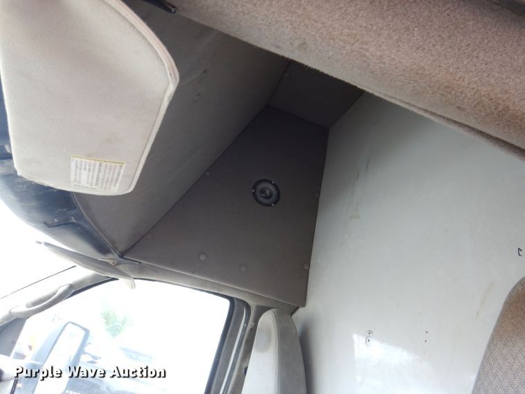 image for item KN9821 2011 Chevrolet Express G4500  box truck