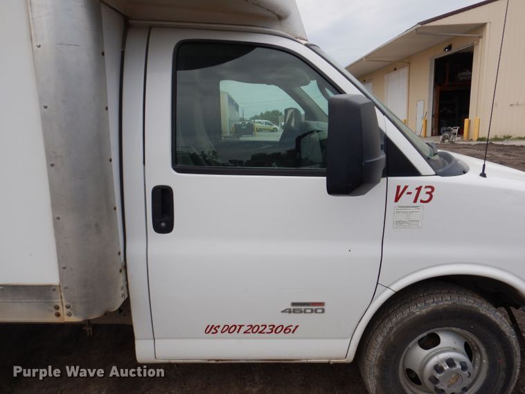 image for item KN9821 2011 Chevrolet Express G4500  box truck