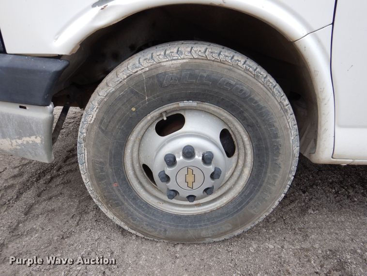 image for item KN9821 2011 Chevrolet Express G4500  box truck