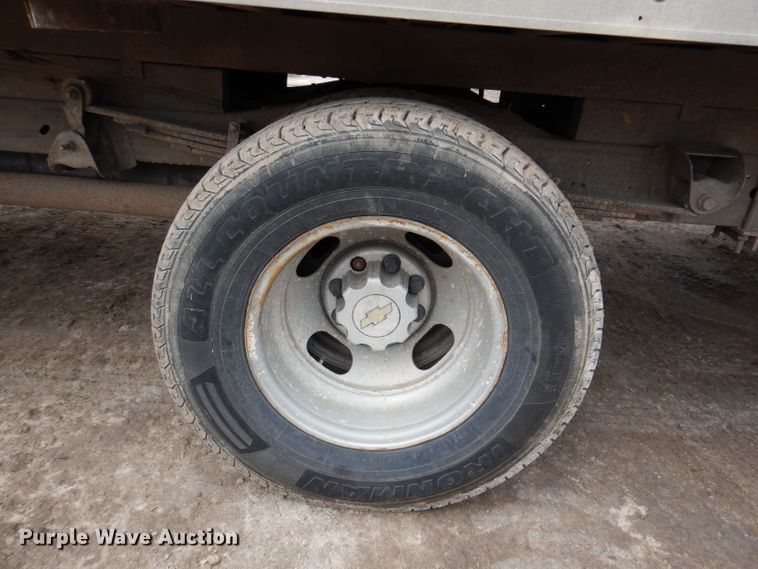 image for item KN9821 2011 Chevrolet Express G4500  box truck