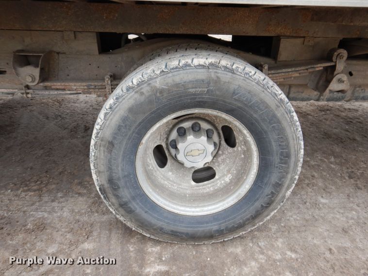 image for item KN9821 2011 Chevrolet Express G4500  box truck