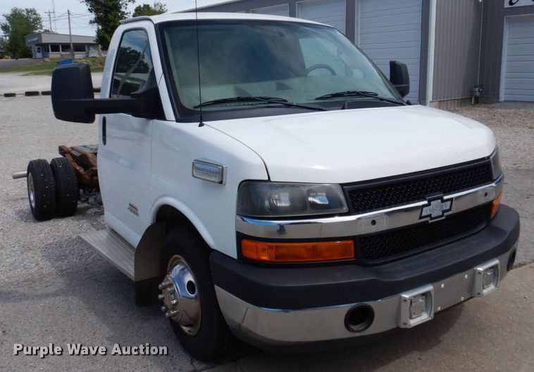 image for item KR9152 2016 Chevrolet Express G4500  van cab and chassis
