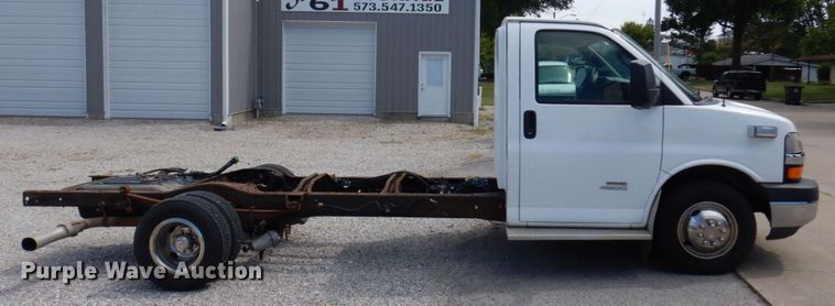 image for item KR9152 2016 Chevrolet Express G4500  van cab and chassis