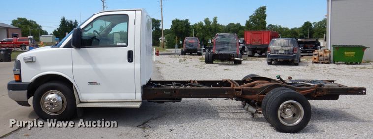 image for item KR9152 2016 Chevrolet Express G4500  van cab and chassis