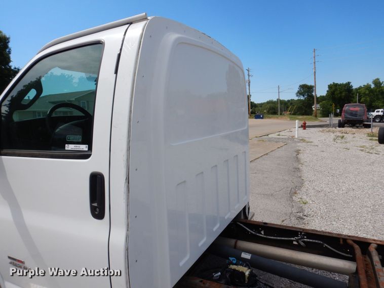 image for item KR9152 2016 Chevrolet Express G4500  van cab and chassis