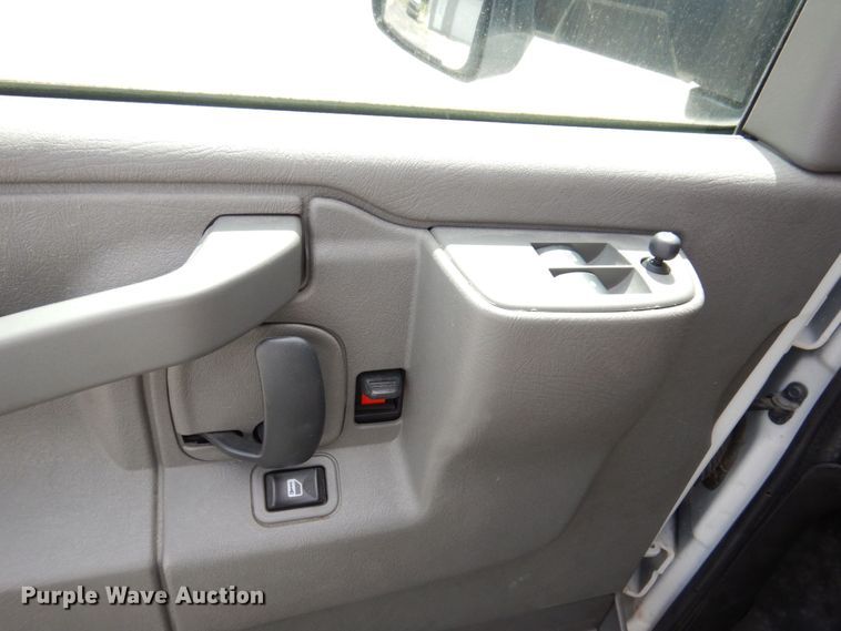 image for item KR9152 2016 Chevrolet Express G4500  van cab and chassis