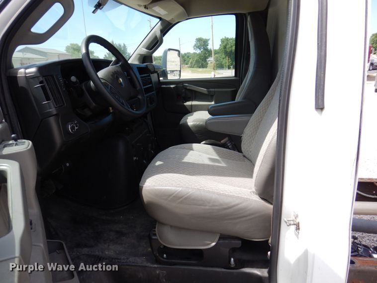 image for item KR9152 2016 Chevrolet Express G4500  van cab and chassis