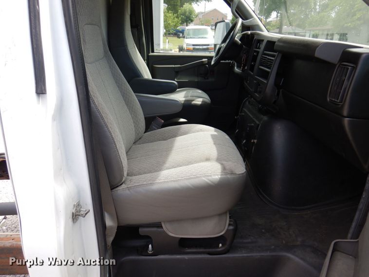 image for item KR9152 2016 Chevrolet Express G4500  van cab and chassis