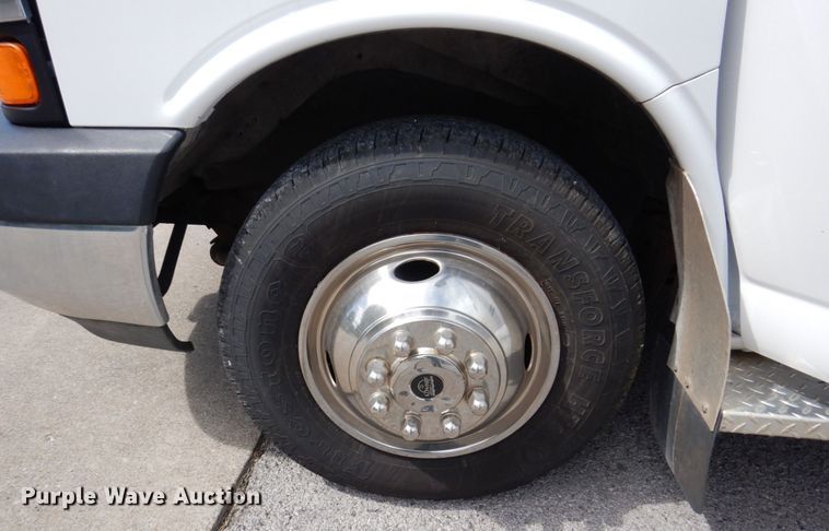 image for item KR9152 2016 Chevrolet Express G4500  van cab and chassis