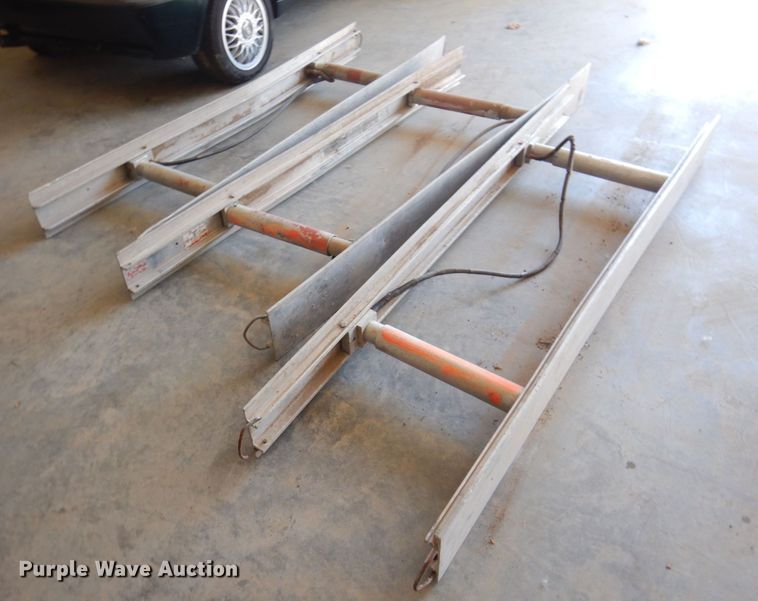 image for item KR9163 (3) trench shoring jacks