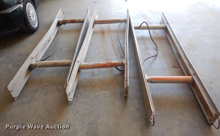 image for item KR9163 (3) trench shoring jacks