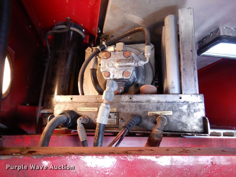 image for item KR9168 2000 HME 1871  pumper fire truck