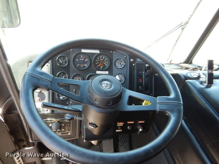 image for item KR9168 2000 HME 1871  pumper fire truck